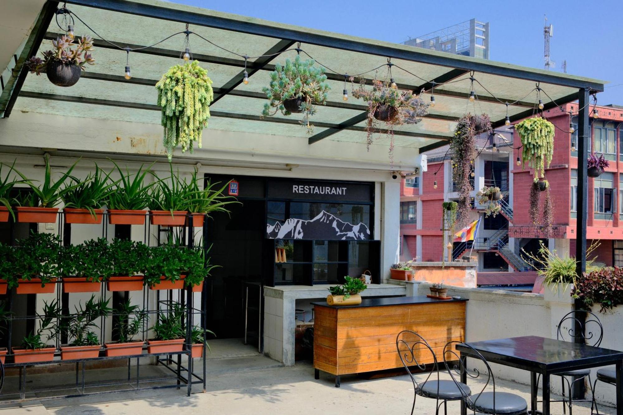 Yakety Yak Hostel Катманду Экстерьер фото